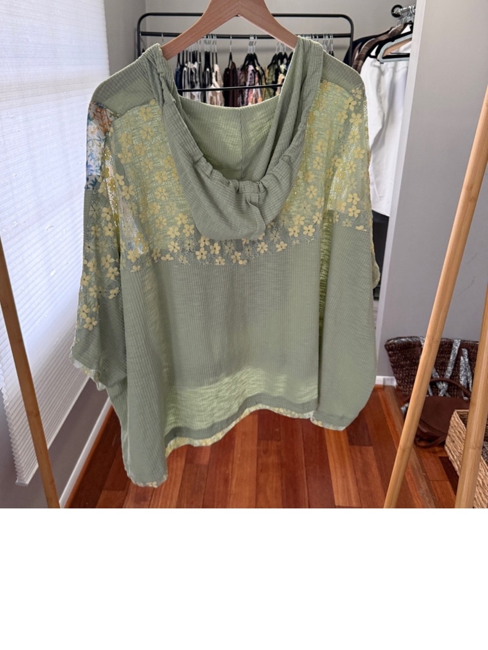 POL Boho Peace Sign Floral Lace Boho Top - Picture 4 of 6